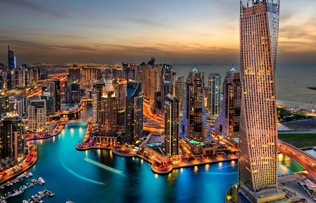 نمای شهری نزدیک دبی مارینا